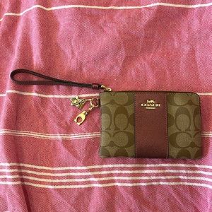 Coach wristlet wallet